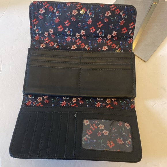 VGUC. Nanette Lenore simulated black alligator print trifold wallet. - Picture 6 of 16